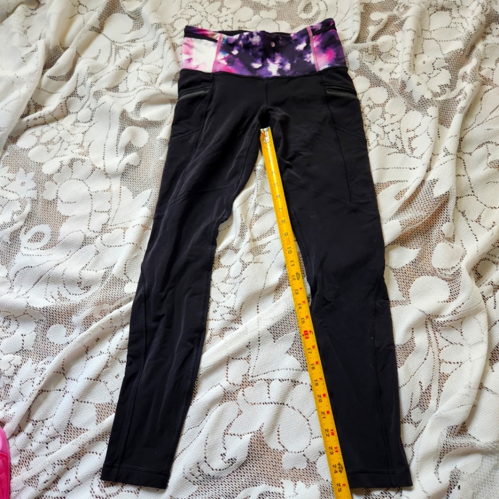 Lululemon Toasty Tech Tight IIBlack / Blooming Pixie MultiSize 6